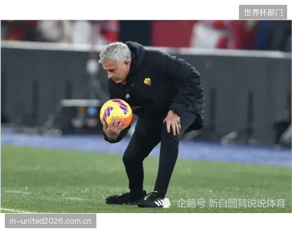 墨西哥队需要通过更频繁的肋部穿插，挑战韩国队中后卫的防守体系，避免陷入阵地战僵局。